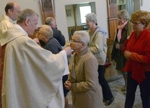 Po konferencji w kościele pw. Miłosierdzia Bożego sprawowana była Msza św. Na zakończenie uczestnicy mogli ucałować relikwie bł. Ewy i bł. Marty