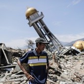 Indonezja: Już ponad 1500 ofiar śmiertelnych trzęsienia ziemi i tsunami