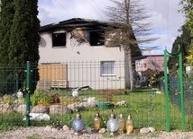 Budynek doszczętnie spłonął wraz z całym dobytkiem rodziny pani Justyny