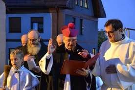 Krzyż u franciszkanów poświęcony