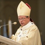 Abp Ryś założył paliusz