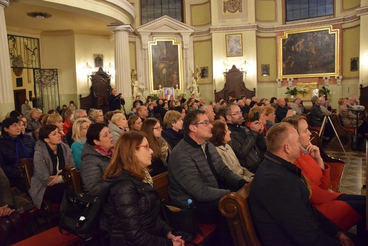 Koncert "Wolność krzyżami się mierzy" w Skierniewicach