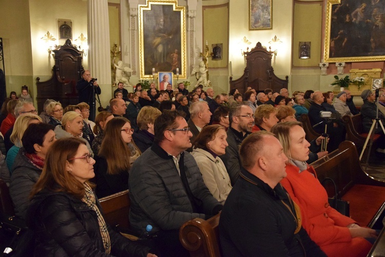 Koncert "Wolność krzyżami się mierzy" w Skierniewicach