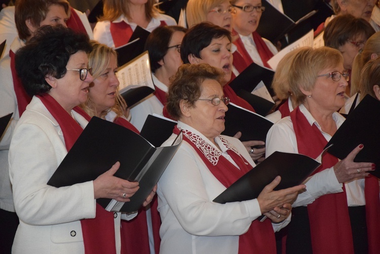 Koncert "Wolność krzyżami się mierzy" w Skierniewicach