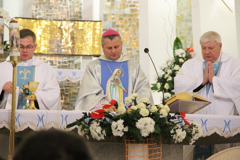 Pielgrzymka nauczycieli do tarnowskiej Fatimy