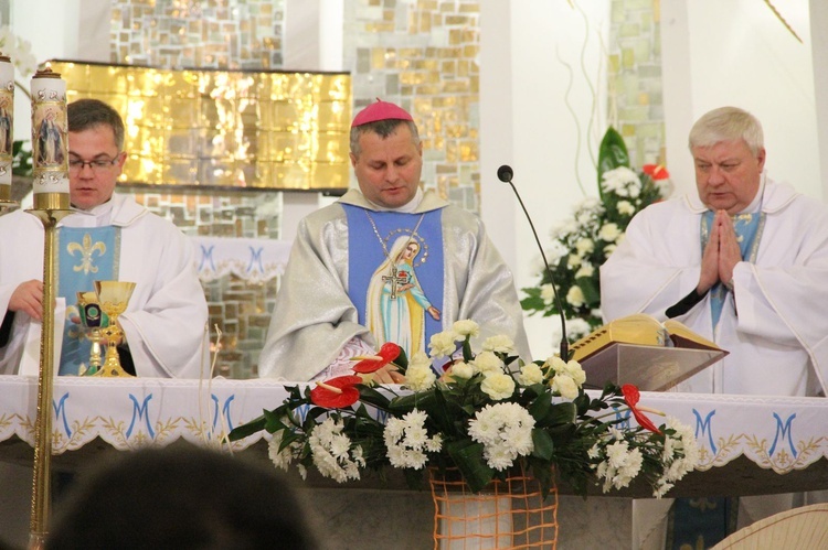 Pielgrzymka nauczycieli do tarnowskiej Fatimy