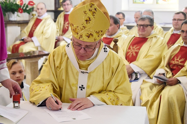 Poświęcenie kościoła pw. św. Faustyny Kowalskiej w Ostródzie