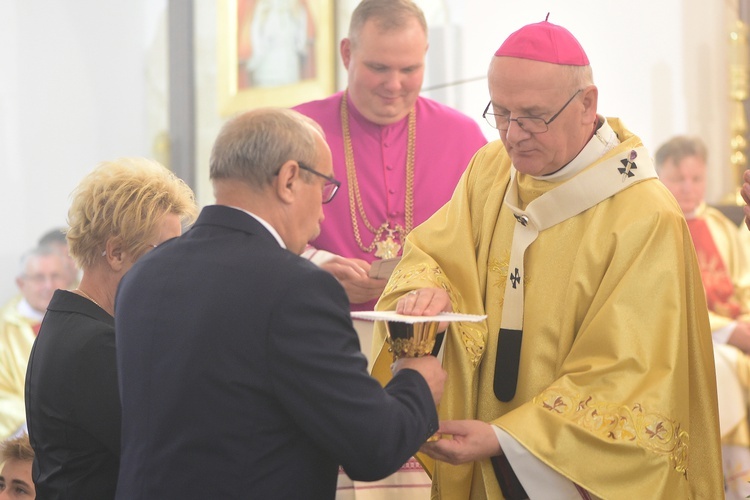 Poświęcenie kościoła pw. św. Faustyny Kowalskiej w Ostródzie