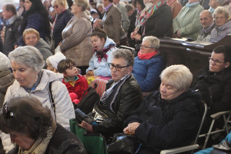 Żywy Różaniec u Matki