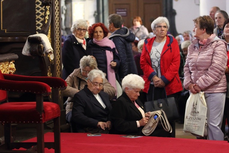 Żywy Różaniec u Matki