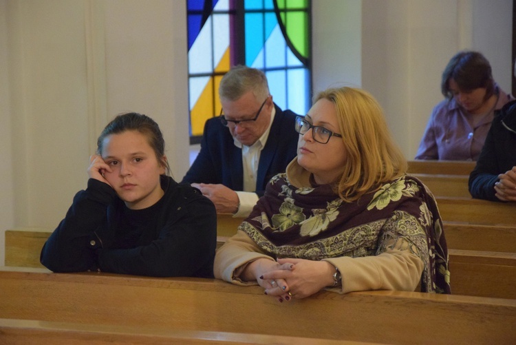 Poświęcenie parkingu i grobowca na cmentarzu w Jaktorowie