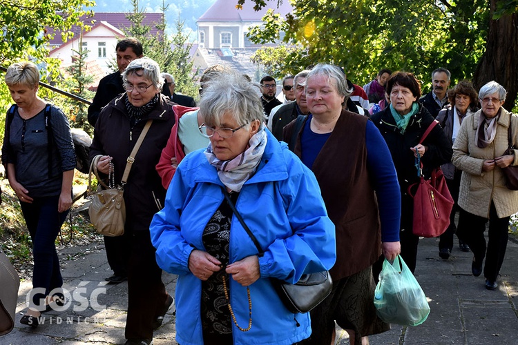 Pielgrzymka róż różańcowych do Barda Śląskiego