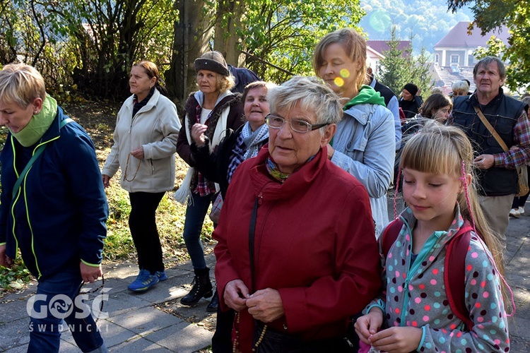 Pielgrzymka róż różańcowych do Barda Śląskiego