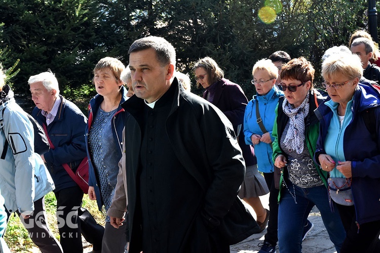 Pielgrzymka róż różańcowych do Barda Śląskiego