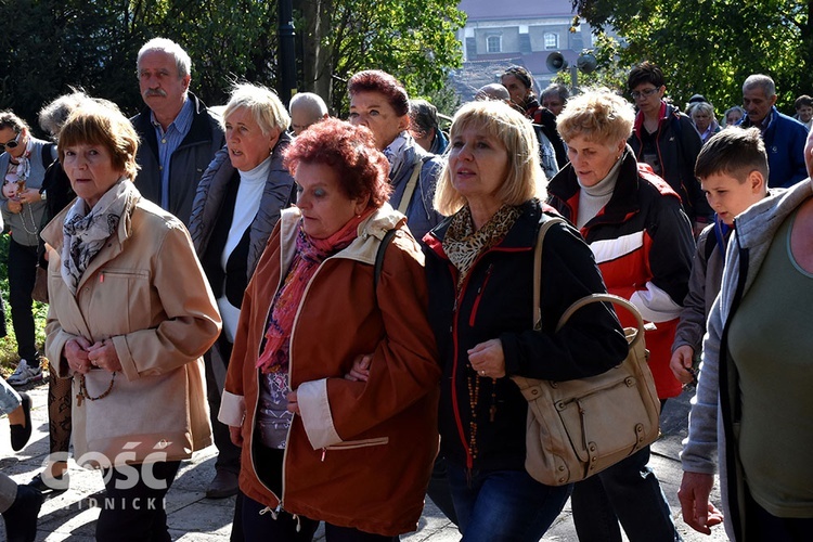 Pielgrzymka róż różańcowych do Barda Śląskiego