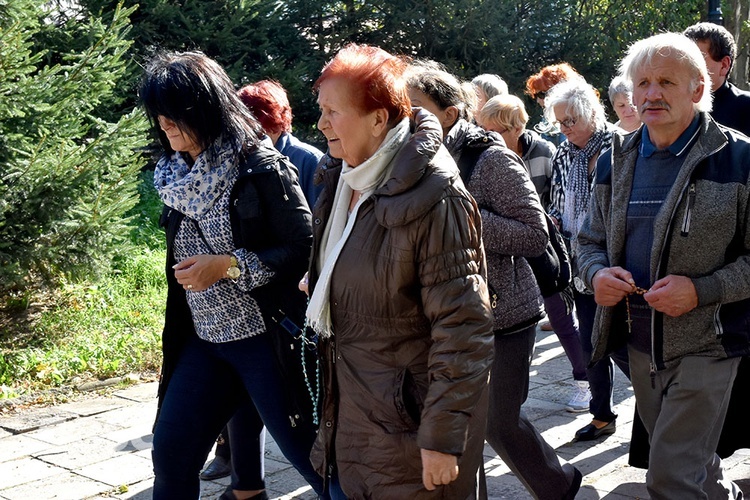 Pielgrzymka róż różańcowych do Barda Śląskiego