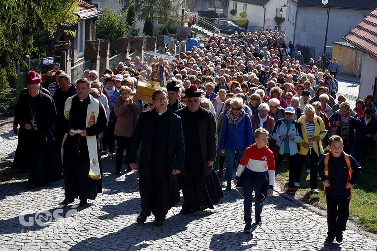 Pielgrzymka róż różańcowych do Barda Śląskiego