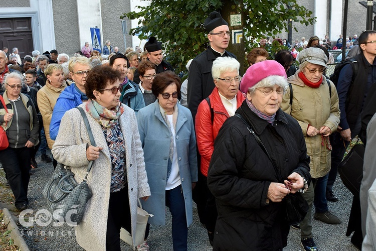 Pielgrzymka róż różańcowych do Barda Śląskiego