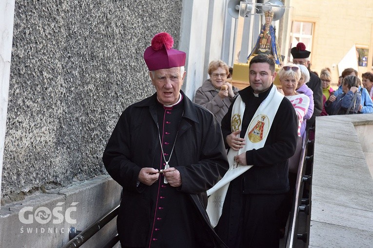 Pielgrzymka róż różańcowych do Barda Śląskiego