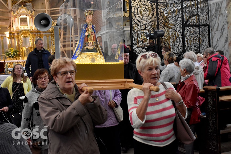 Pielgrzymka róż różańcowych do Barda Śląskiego