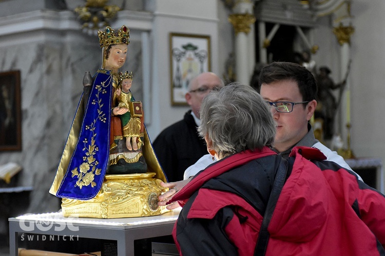 Pielgrzymka róż różańcowych do Barda Śląskiego