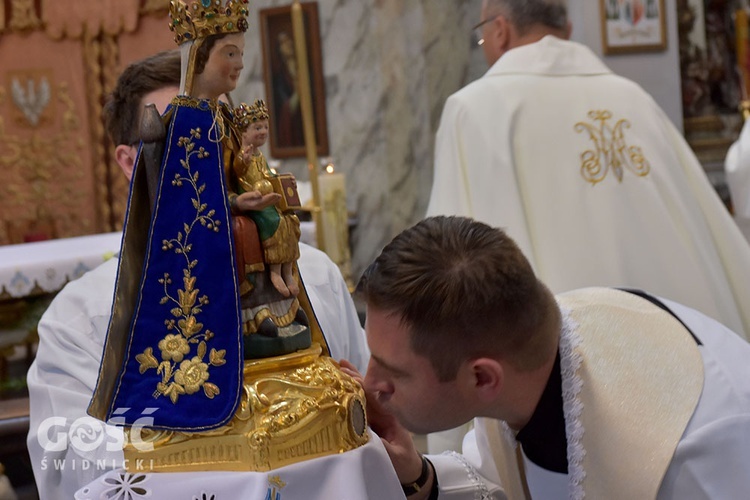 Pielgrzymka róż różańcowych do Barda Śląskiego