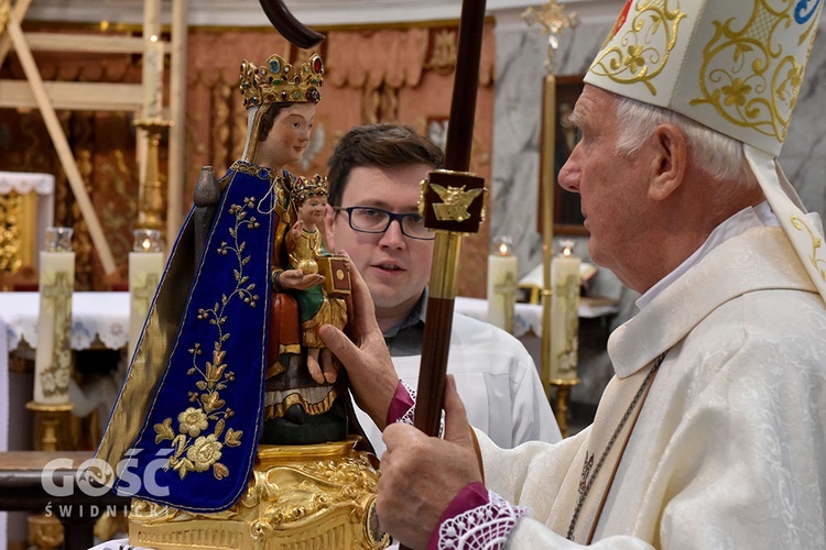 Pielgrzymka róż różańcowych do Barda Śląskiego