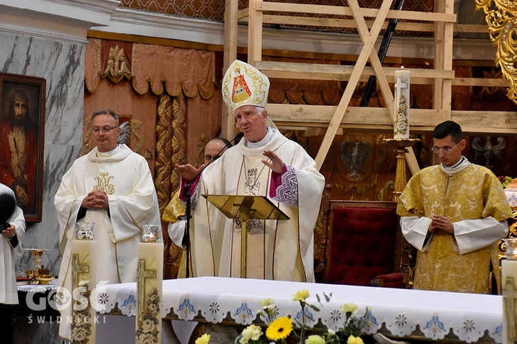 Pielgrzymka róż różańcowych do Barda Śląskiego