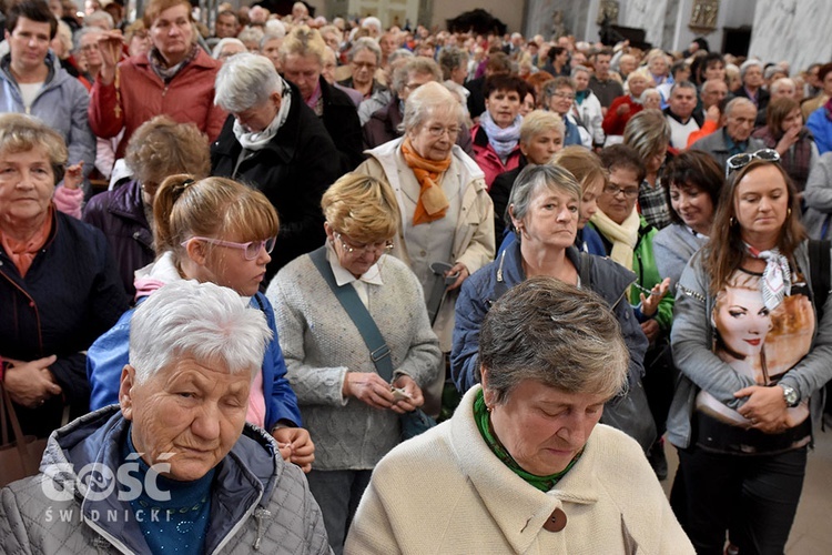 Pielgrzymka róż różańcowych do Barda Śląskiego