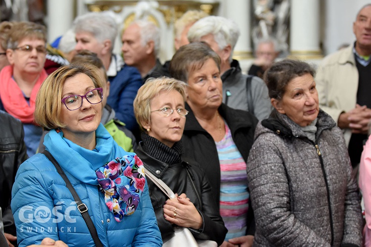 Pielgrzymka róż różańcowych do Barda Śląskiego