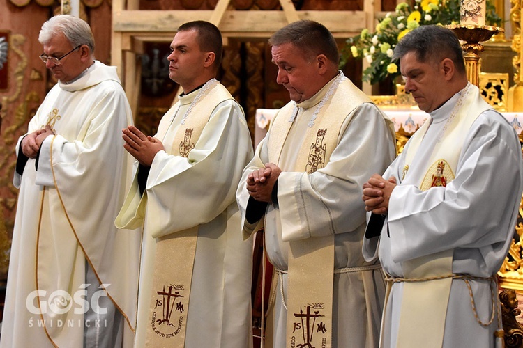 Pielgrzymka róż różańcowych do Barda Śląskiego