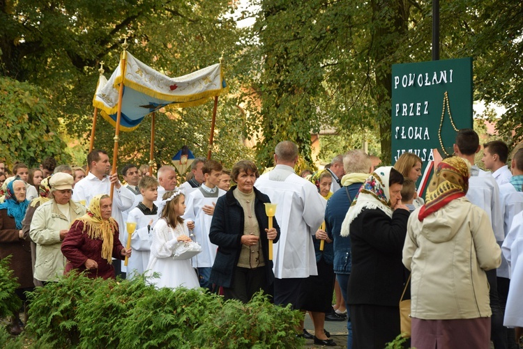 Procesja różańcowa w Wysokienicach