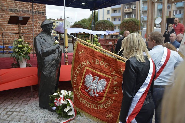 Pomnik śp. ks. prał. Witolda Andrzejewskiego odsłonięty