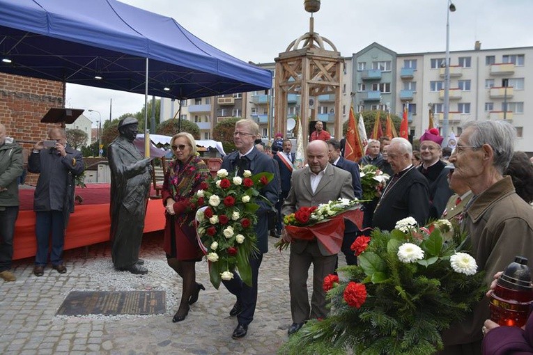 Pomnik śp. ks. prał. Witolda Andrzejewskiego odsłonięty