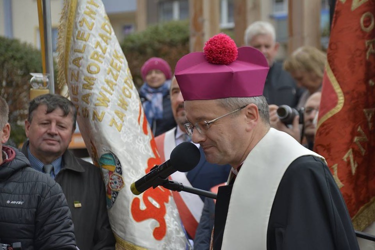 Pomnik śp. ks. prał. Witolda Andrzejewskiego odsłonięty