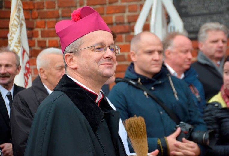 Pomnik śp. ks. prał. Witolda Andrzejewskiego odsłonięty