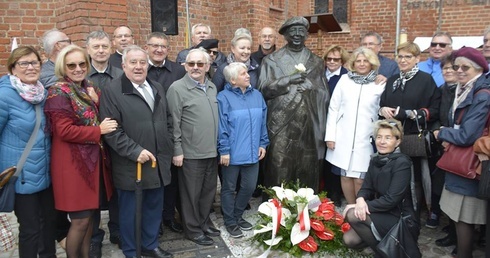 Pomnik śp. ks. prał. Witolda Andrzejewskiego odsłonięty