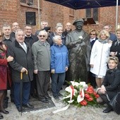 Pomnik śp. ks. prał. Witolda Andrzejewskiego odsłonięty