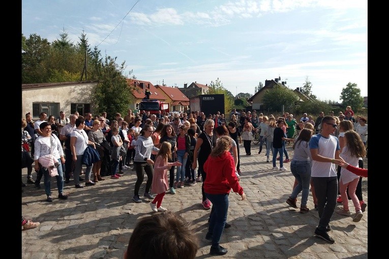 Z Chrząstawy Wielkiej do Nadolic Wielkich