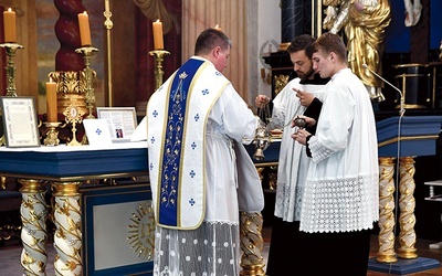 Eucharystii przewodniczył ks. Marcin Kostka z Krakowa z Bractwa św. Piotra.