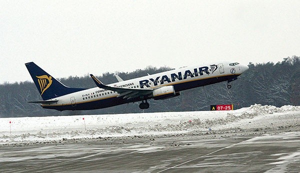 ▲	Pierwszy samolot, który wylądował na lubelskim lotnisku, należał do sieci Ryanair.