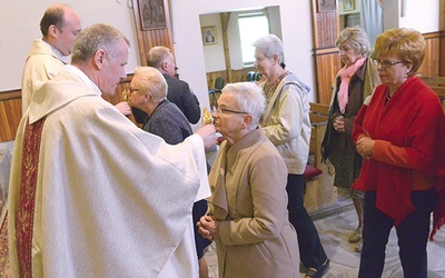 Po konferencji w lecznicy w kościele pw. Miłosierdzia Bożego sprawowana była Msza św. Na zakończenie uczestnicy mogli ucałować relikwie błogosławionych.