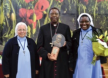 ▲	Wyróżnienie dla zambijskiego biskupa.