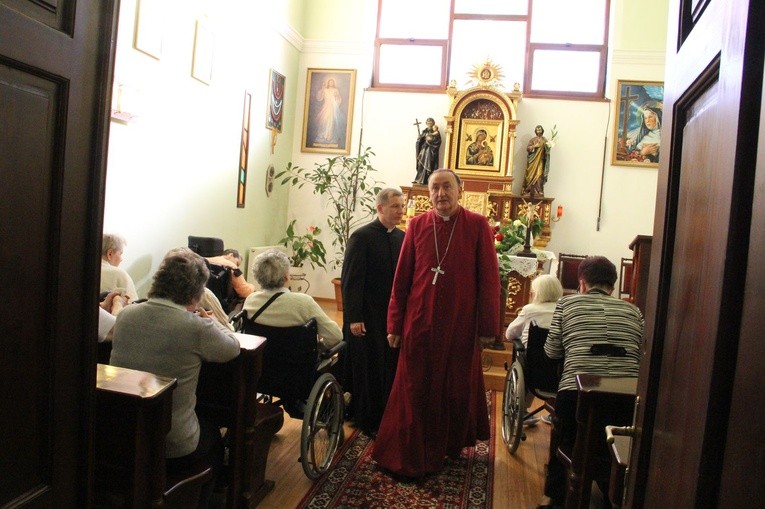 Biskup z wizytą w Domu Emerytów w Tarnowie