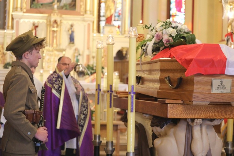 Ostatnie pożegnanie śp. Moniki Prochot w międzybrodzkiej świątyni