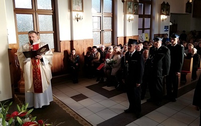 Przybyłych do świątyni powitał ks. Tomasz Waśkiewicz