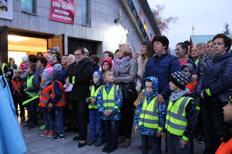 Odblaskowy różaniec w Pasierbcu