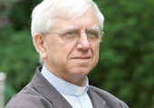 O. Adam Żak SJ jest koordynatorem ds. ochrony dzieci i młodzieży przy Konferencji Episkopatu Polski oraz dyrektorem mieszczącego się w Krakowie Centrum Ochrony Dziecka.