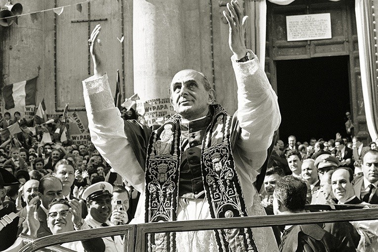 Paweł VI pozdrawia wiernych w Genzano k. Castel Gandolfo,  8 września 1963 r.