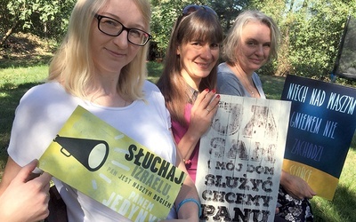 Agata, Ola i Magda stworzyły Niebieskie Motywy. Jak mówią, z pasji do Słowa.
